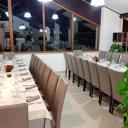 Hotell Rifugio Fontana Dei Pastori 3*